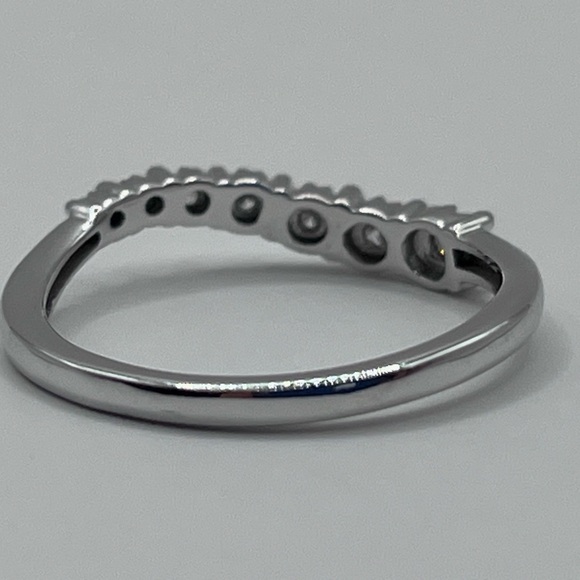 0.20 CT 10k White Gold Natural Diamond Bypass Ring - Picture 4 of 8